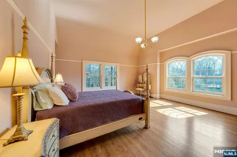 213 Stokes Farm Road Franklin Lakes NJ 07417