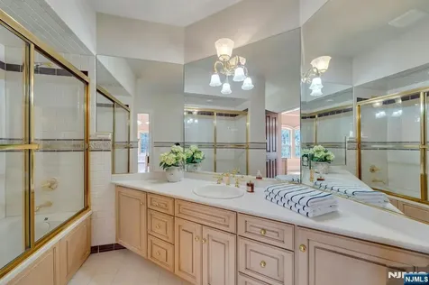 213 Stokes Farm Road Franklin Lakes NJ 07417