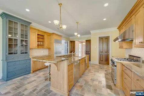 213 Stokes Farm Road Franklin Lakes NJ 07417