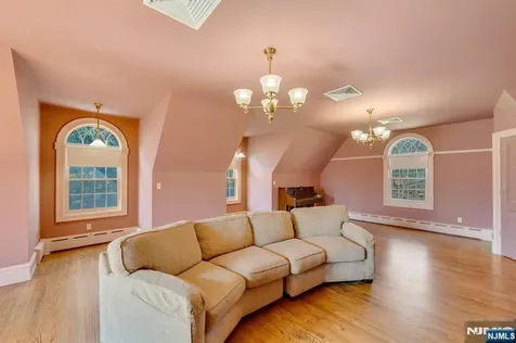 213 Stokes Farm Road Franklin Lakes NJ 07417