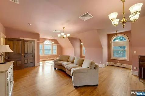 213 Stokes Farm Road Franklin Lakes NJ 07417