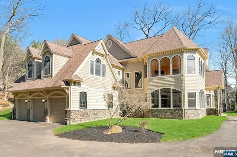 213 Stokes Farm Road Franklin Lakes NJ 07417