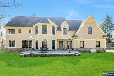 213 Stokes Farm Road Franklin Lakes NJ 07417