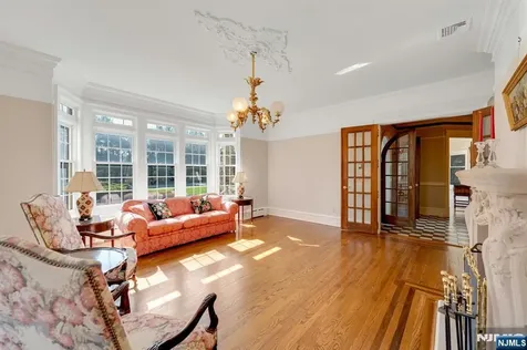 213 Stokes Farm Road Franklin Lakes NJ 07417