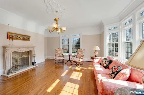 213 Stokes Farm Road Franklin Lakes NJ 07417