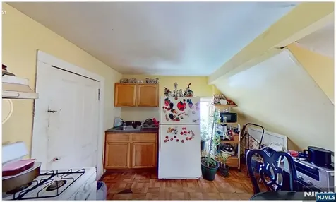 157 14th Street East Orange NJ 07017