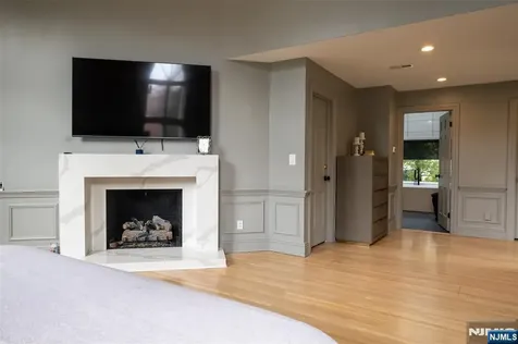 250 Truman Drive Cresskill NJ 07626