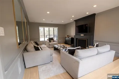 250 Truman Drive Cresskill NJ 07626