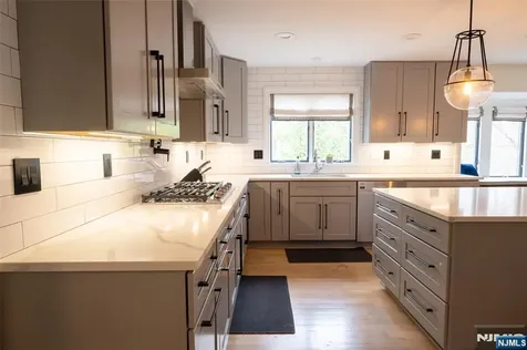 250 Truman Drive Cresskill NJ 07626