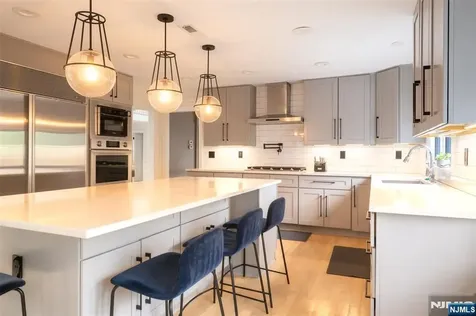 250 Truman Drive Cresskill NJ 07626