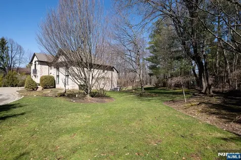 250 Truman Drive Cresskill NJ 07626