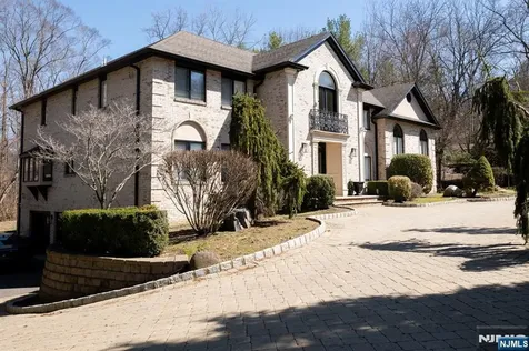 250 Truman Drive Cresskill NJ 07626