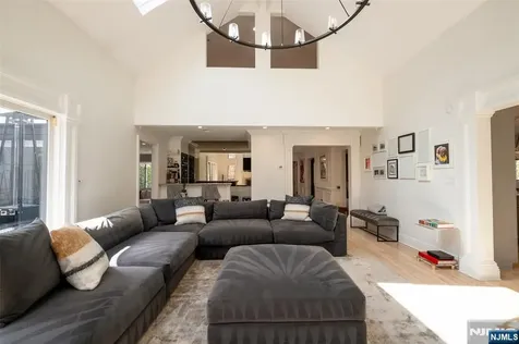 250 Truman Drive Cresskill NJ 07626