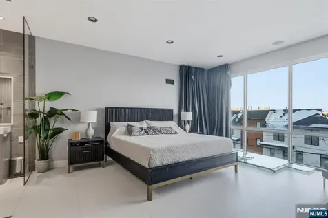 760 Undercliff Edgewater NJ 07020