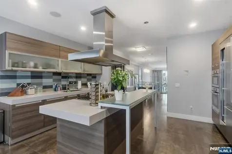 760 Undercliff Edgewater NJ 07020