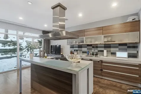 760 Undercliff Edgewater NJ 07020
