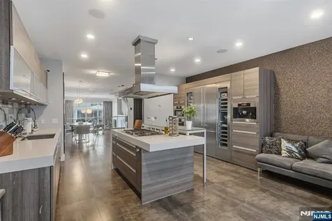 760 Undercliff Edgewater NJ 07020