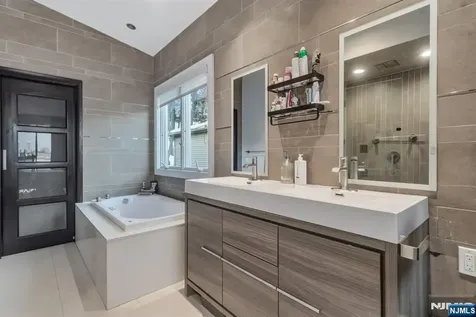 760 Undercliff Edgewater NJ 07020