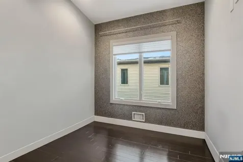 760 Undercliff Edgewater NJ 07020