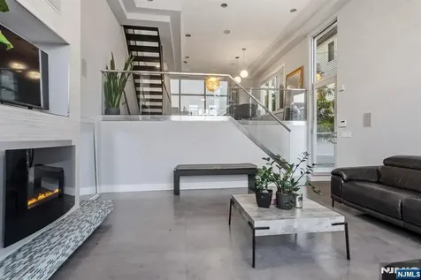 760 Undercliff Edgewater NJ 07020