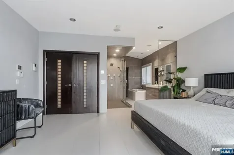 760 Undercliff Edgewater NJ 07020