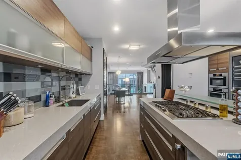 760 Undercliff Edgewater NJ 07020