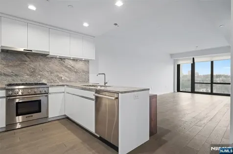 320 Adolphus Avenue Cliffside Park NJ 07010