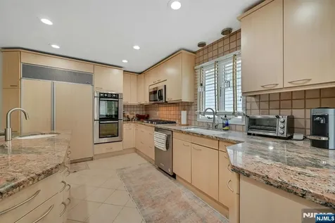 38 Geraldine Road Englewood Cliffs NJ 07632
