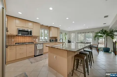 38 Geraldine Road Englewood Cliffs NJ 07632