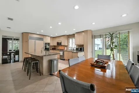 38 Geraldine Road Englewood Cliffs NJ 07632