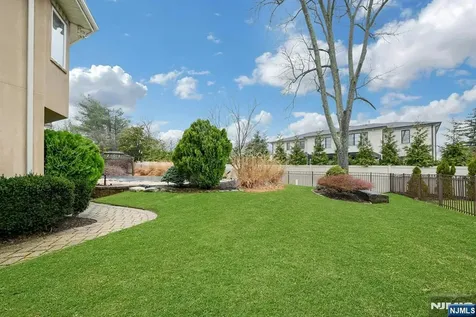 38 Geraldine Road Englewood Cliffs NJ 07632