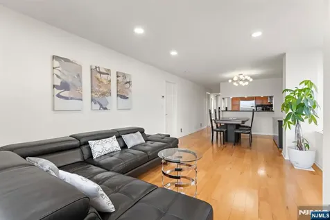 316 Nelson Court Edgewater NJ 07020