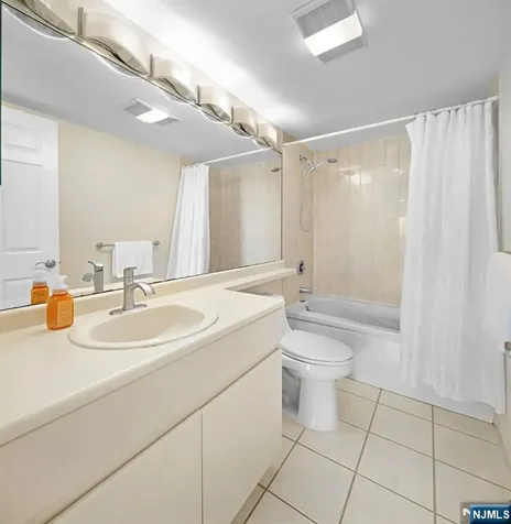 316 Nelson Court Edgewater NJ 07020