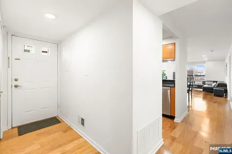 316 Nelson Court Edgewater NJ 07020