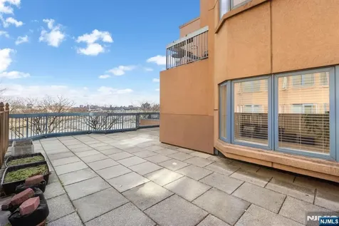 316 Nelson Court Edgewater NJ 07020