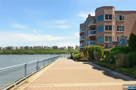 316 Nelson Court Edgewater NJ 07020