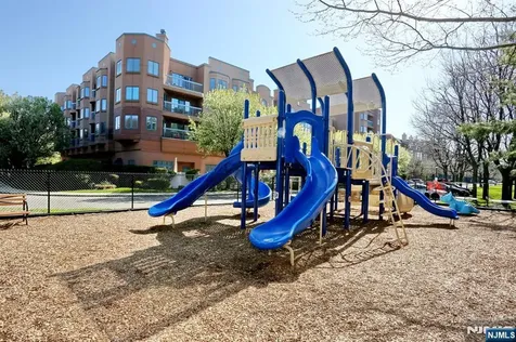 316 Nelson Court Edgewater NJ 07020