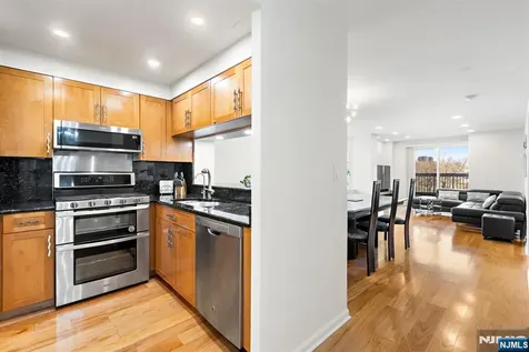 316 Nelson Court Edgewater NJ 07020