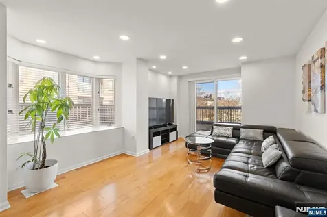 316 Nelson Court Edgewater NJ 07020