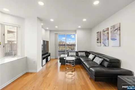 316 Nelson Court Edgewater NJ 07020