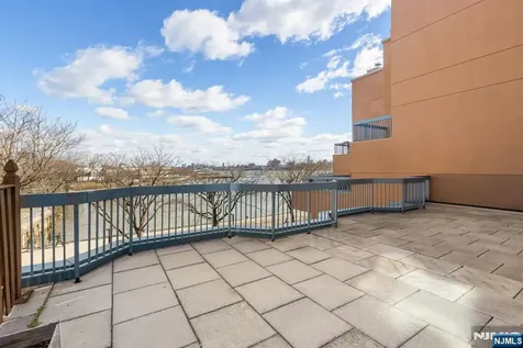 316 Nelson Court Edgewater NJ 07020
