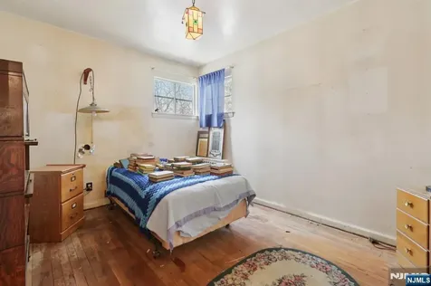 261 Idaho Street Paramus NJ 07652