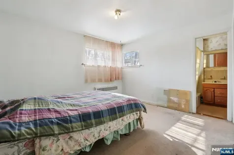 261 Idaho Street Paramus NJ 07652