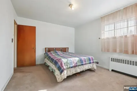 261 Idaho Street Paramus NJ 07652