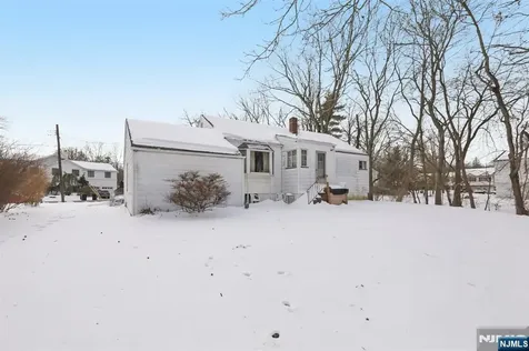 261 Idaho Street Paramus NJ 07652