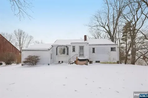 261 Idaho Street Paramus NJ 07652