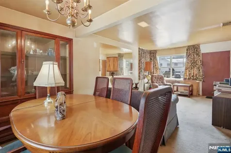 261 Idaho Street Paramus NJ 07652