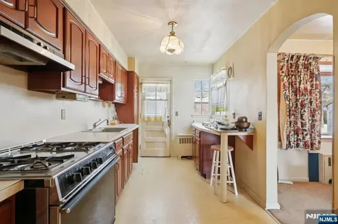 261 Idaho Street Paramus NJ 07652