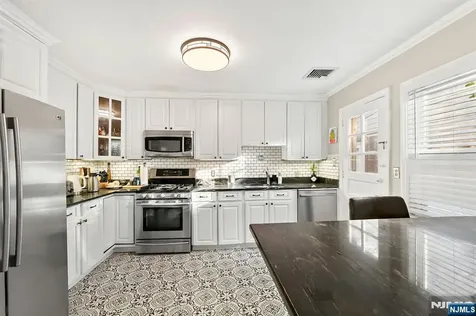 951 Darien Terrace Teaneck NJ 07666