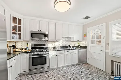951 Darien Terrace Teaneck NJ 07666